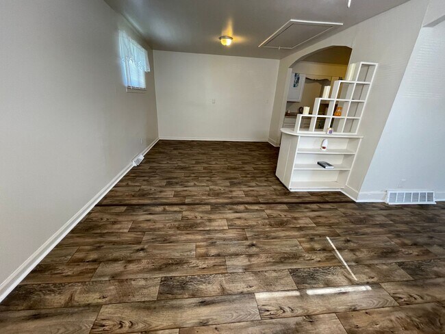 Building Photo - 3 Bedroom Convenient to Downtown and A&T