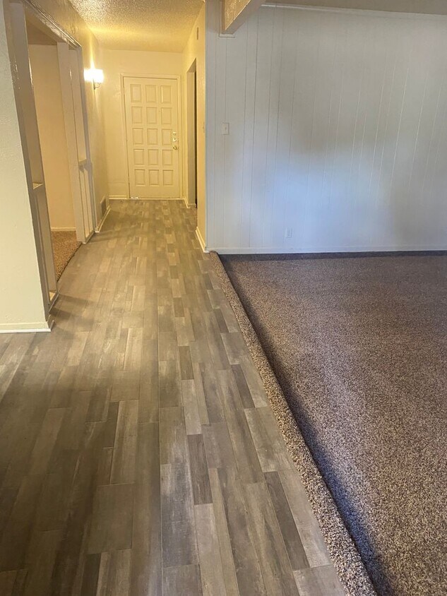 SPACIOUS 3 bedroom 2.5 bathroom townhome - SPACIOUS 3 bedroom 2.5 bathroom townhome