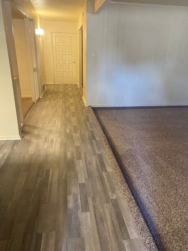 SPACIOUS 3 bedroom 2.5 bathroom townhome - SPACIOUS 3 bedroom 2.5 bathroom townhome