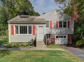 Building Photo - 24 Larchmont Terrace