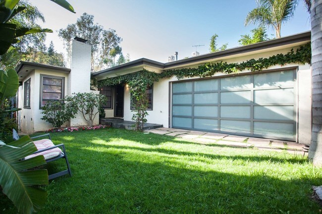 Building Photo - 683 Bienveneda Ave