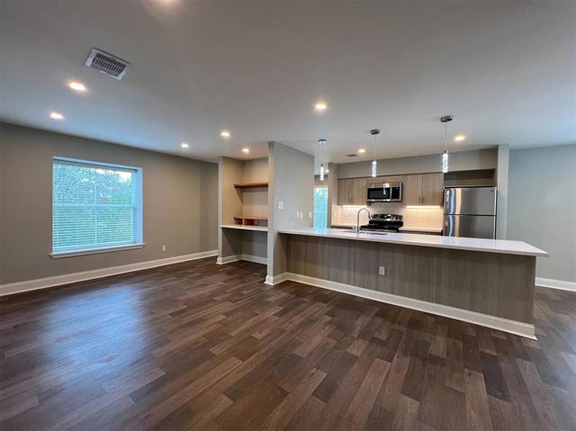 Foto del edificio - 8003 Woodway Dr