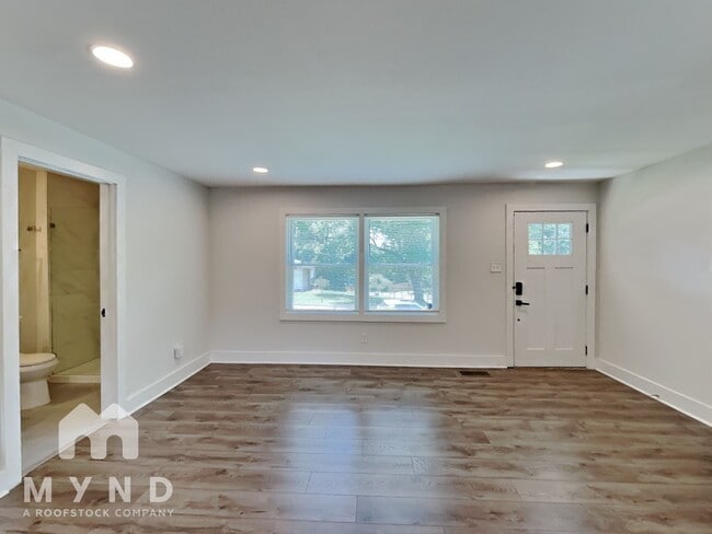 Building Photo - 60 Finch Dr SE