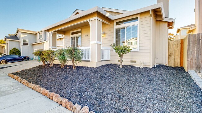 Foto del edificio - Gorgeous 3 Bedroom 2 Bathroom Single Famil...