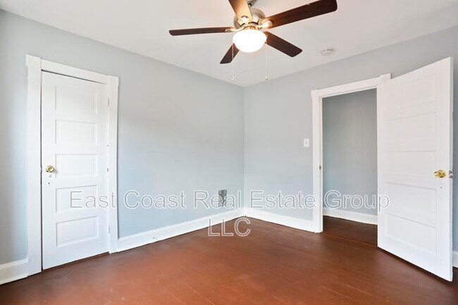 Foto del edificio - 221-223 W Howard Street
