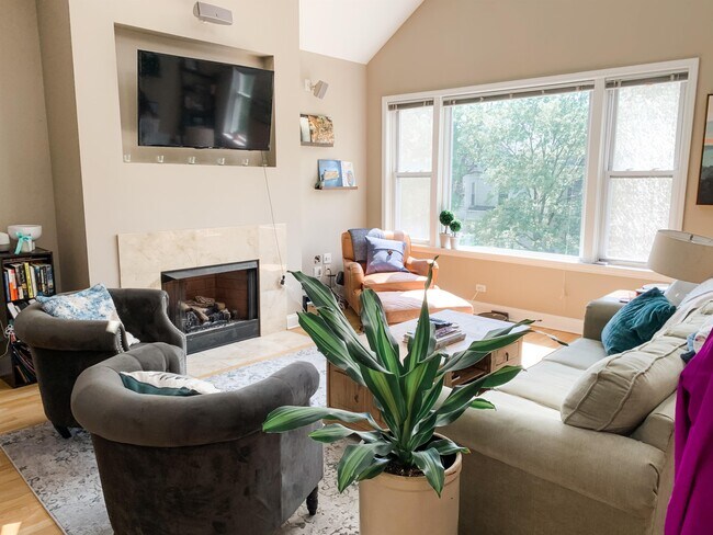 Foto del edificio - 3311 N Southport Ave