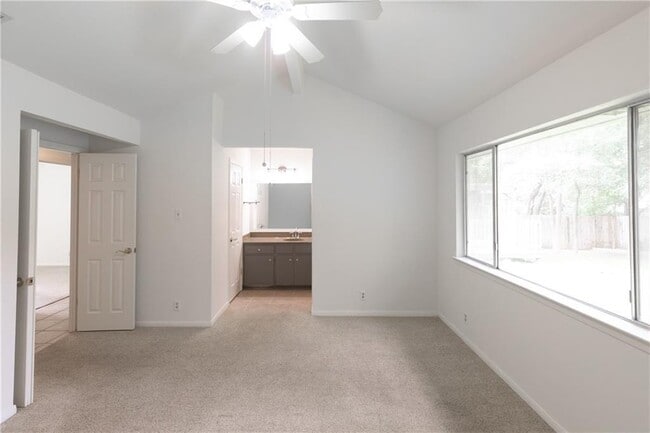 Building Photo - 925 Echo Ln