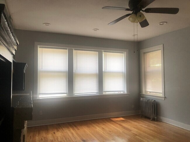 Foto del edificio - 2205 E 67th St