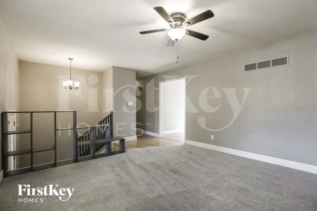 Building Photo - 1209 SW Mission Pl