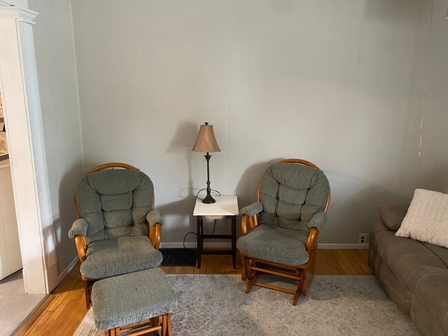 Family Room - 312 W Saint Louis Ave