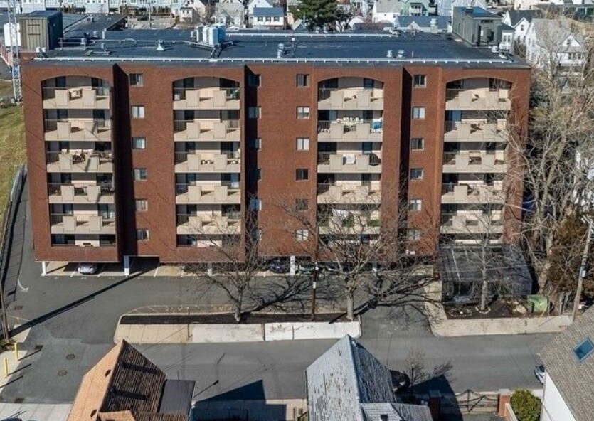 Primary Photo - 39 Parlin St
