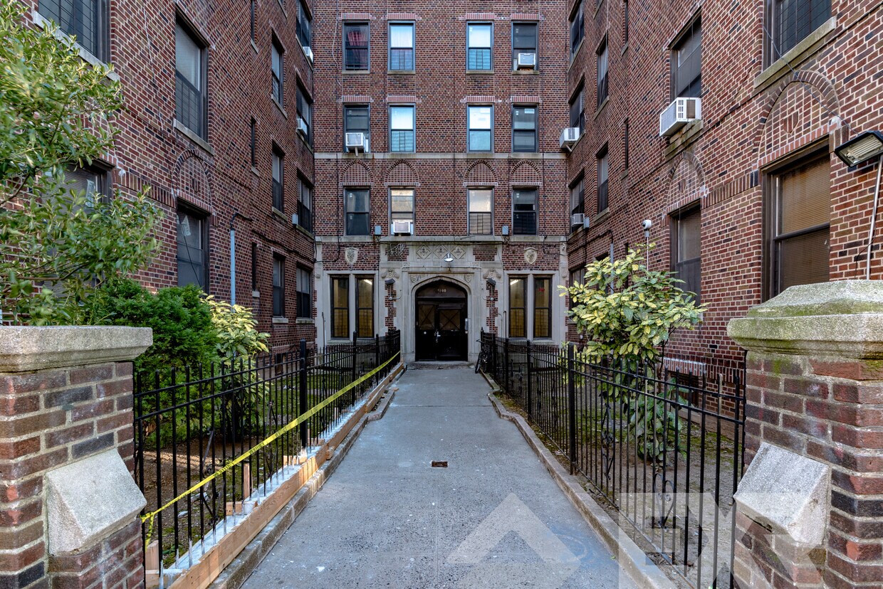 Primary Photo - 1800 Albemarle Rd