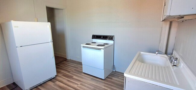 Building Photo - 959 E Philadelphia St