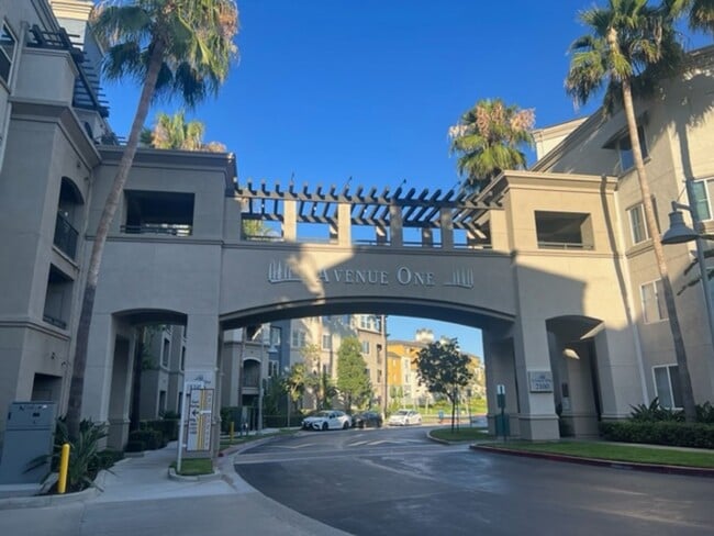 Foto del edificio - Spacious 2 Bedroom Avenue One Home, Available Now!