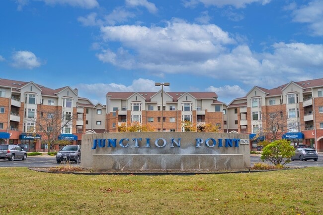 Building Photo - 301 Harbour Town Dr