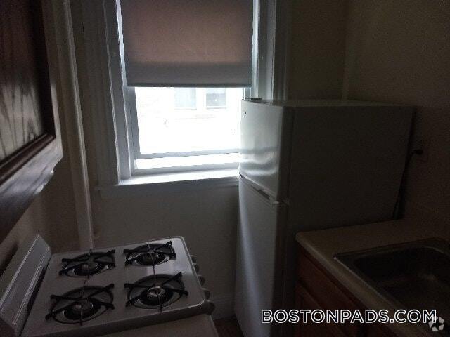 Building Photo - 1203 Boylston St