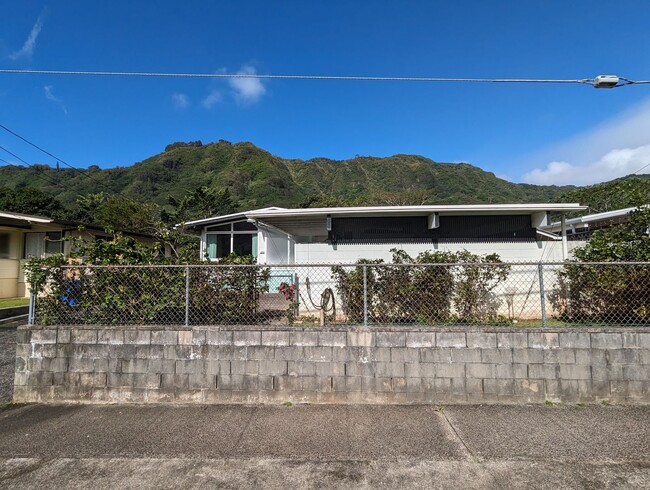 Building Photo - Vintage Upper Manoa 3 bed 2.5 Bath home