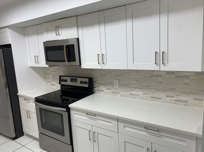 Building Photo - 3026 30th Ln
