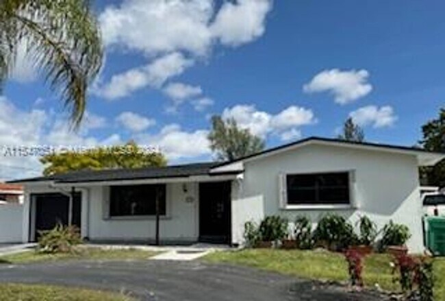 Building Photo - 7495 S Waterway Drive, Miami, FL 33155