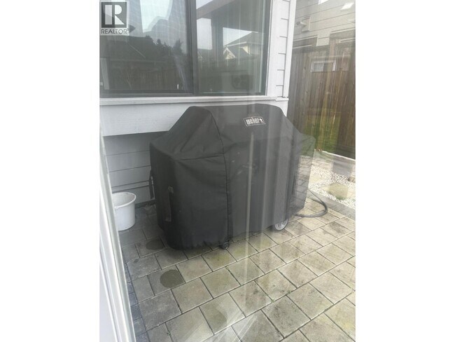 Photo du bâtiment - 8128 Heather St