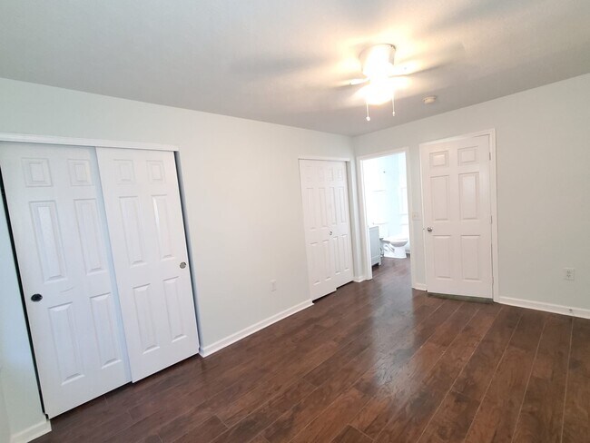 Building Photo - 6486 Crab Apple Dr