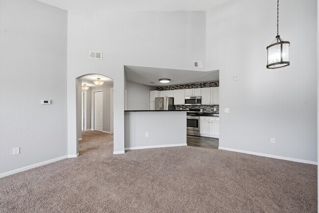 Building Photo - $2,020.95 with $300.00 off the first month's rent, $2 Beds - 2 Bath, Condo in Aurora with in Unit...