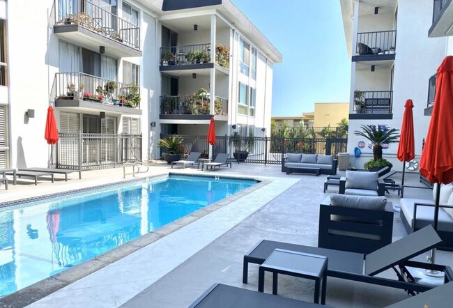 Foto del edificio - 1351 N Crescent Heights Blvd