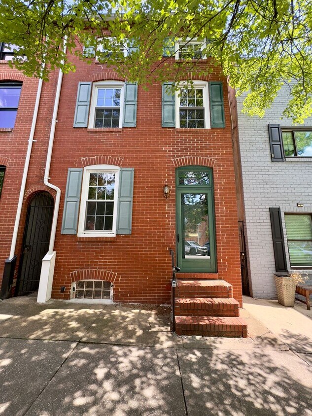 Foto principal - Large 3bedroom Rowhome in Upper Fells -Par...