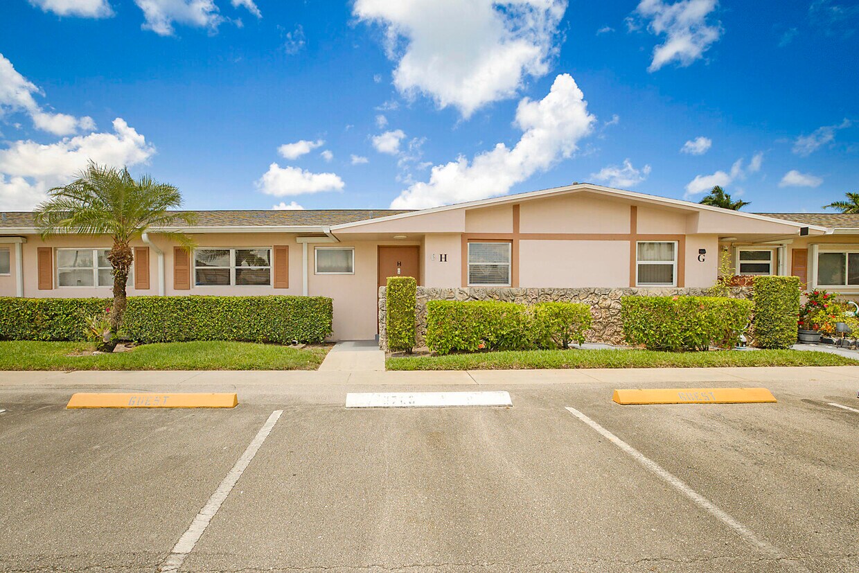 Foto principal - 2703 Dudley Dr W