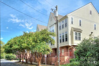 Building Photo - 135 N Sycamore St
