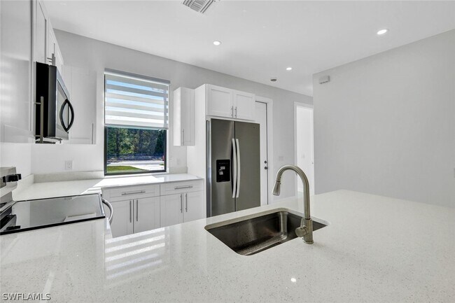 Foto del edificio - 430-432 Bell Blvd