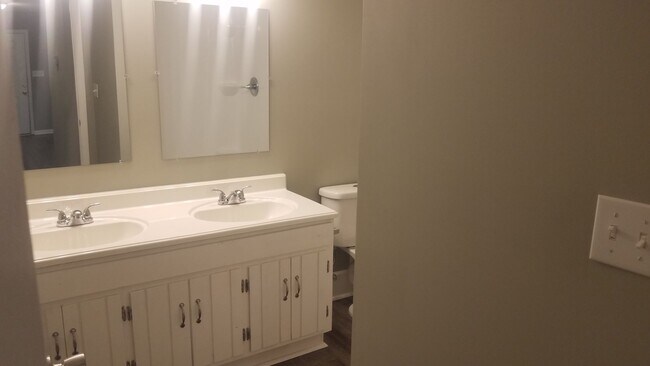 Building Photo - 4 Bedroom 2 bath Home in Valdosta, GA