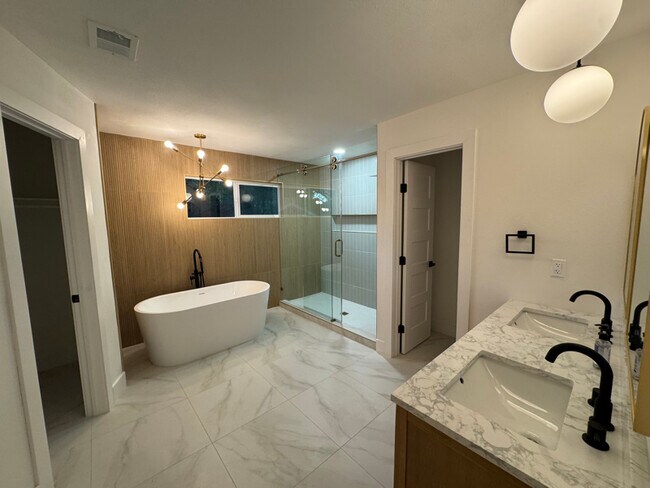 Foto del edificio - 4209 Everest Ln