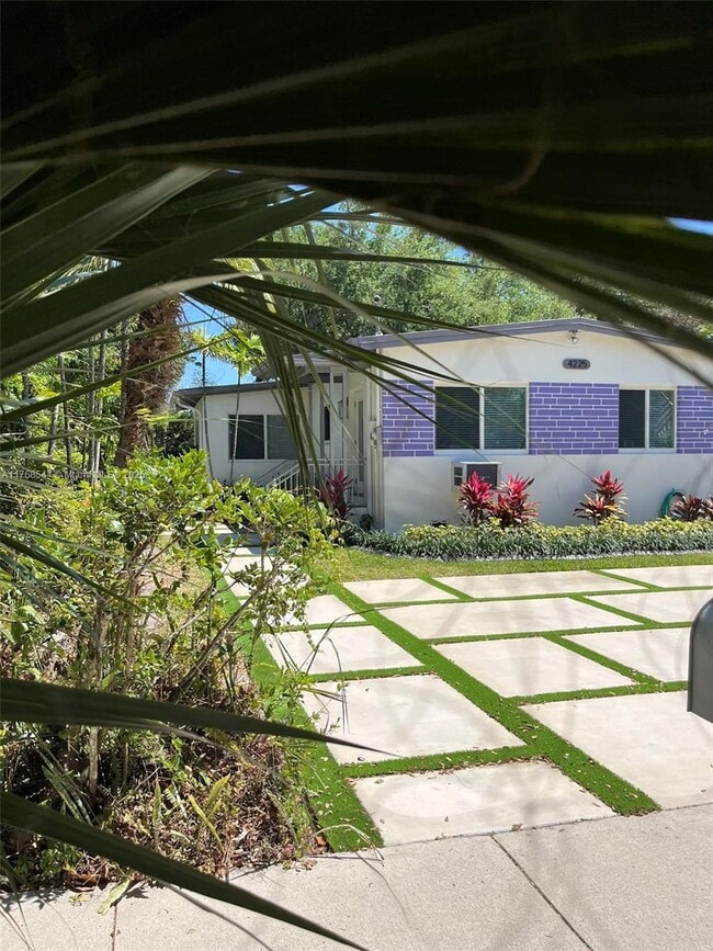 Building Photo - 4225 SW 62nd Ave