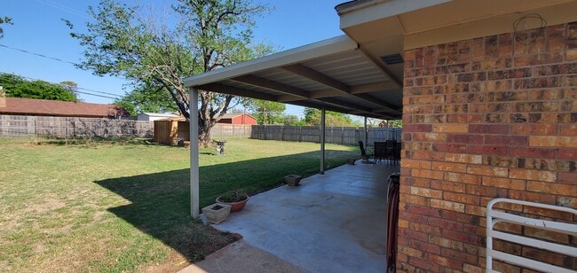 Spacious backyard - 4525 Sisk Rd