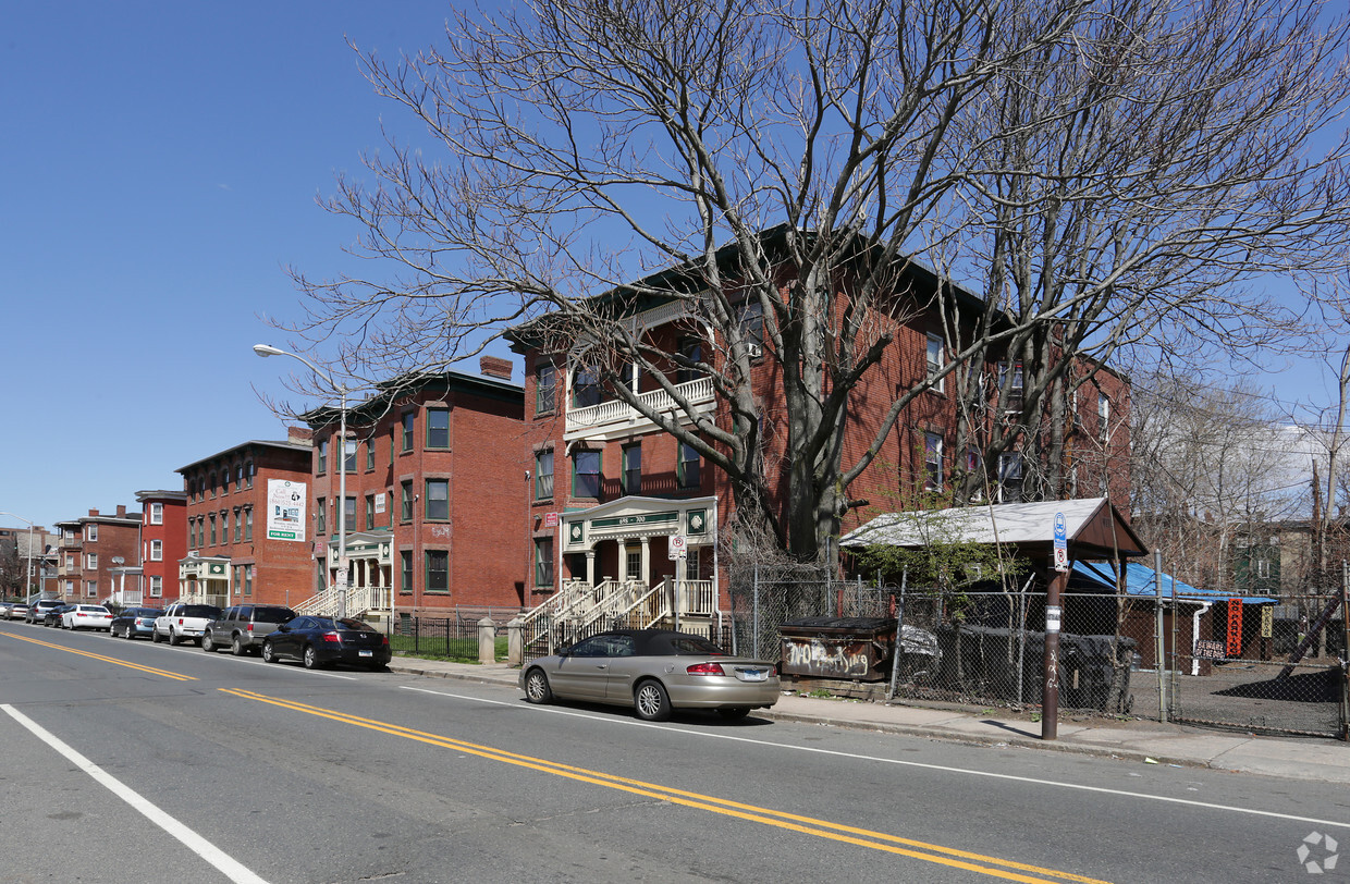 Building Photo - 670-676 Broad St