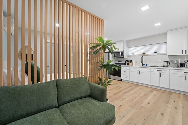 Building Photo - ? Modern Studio in National City – Furnish...