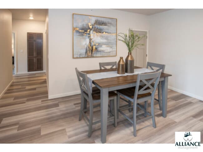 Building Photo - Howard Lofts - 3 bedroom with lofted 3rd b...