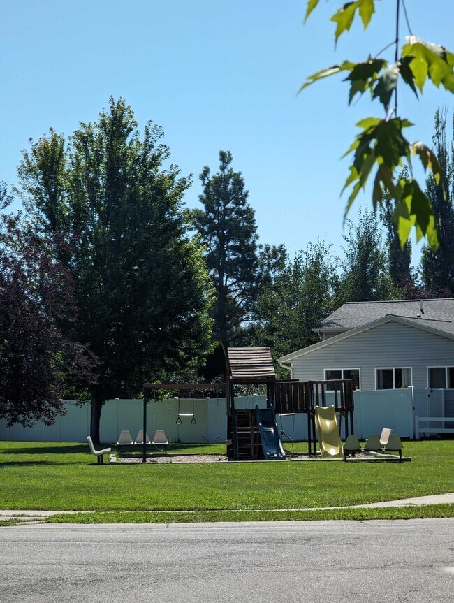 Building Photo - 140 Barron Way