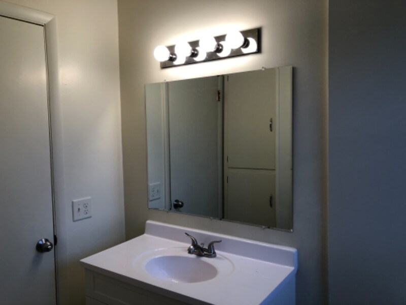 Foto principal - 1914 Lake Point Dr