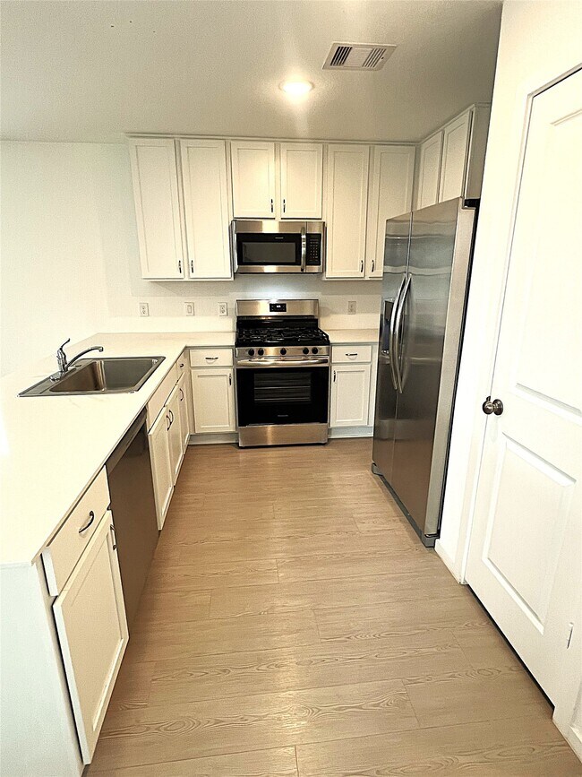 Building Photo - 18210 Via Aurelia Dr