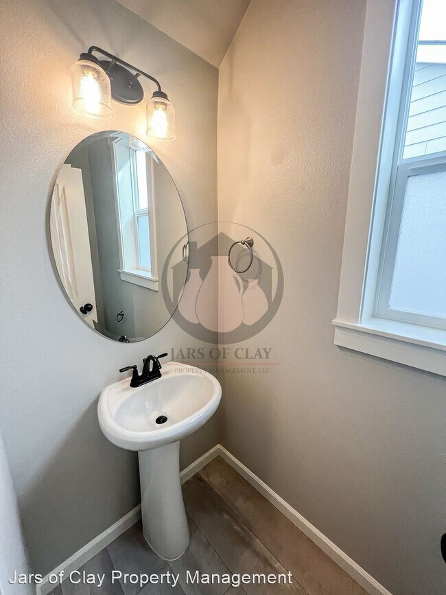 Building Photo - 3 br, 2.5 bath House - 1537 SE Barberry Ave