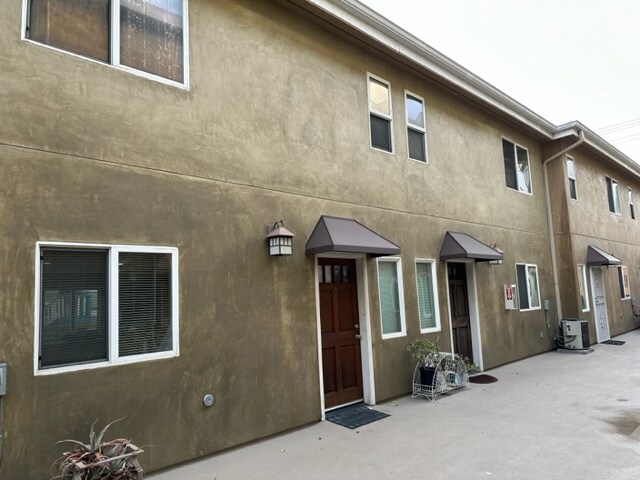 Unit Entrance - first door on left - 1133 S Hoover St