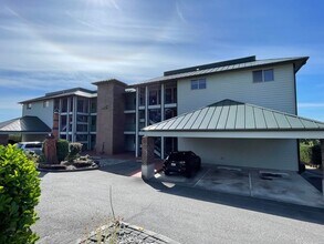 Building Photo - 1499 SE 9th Ave