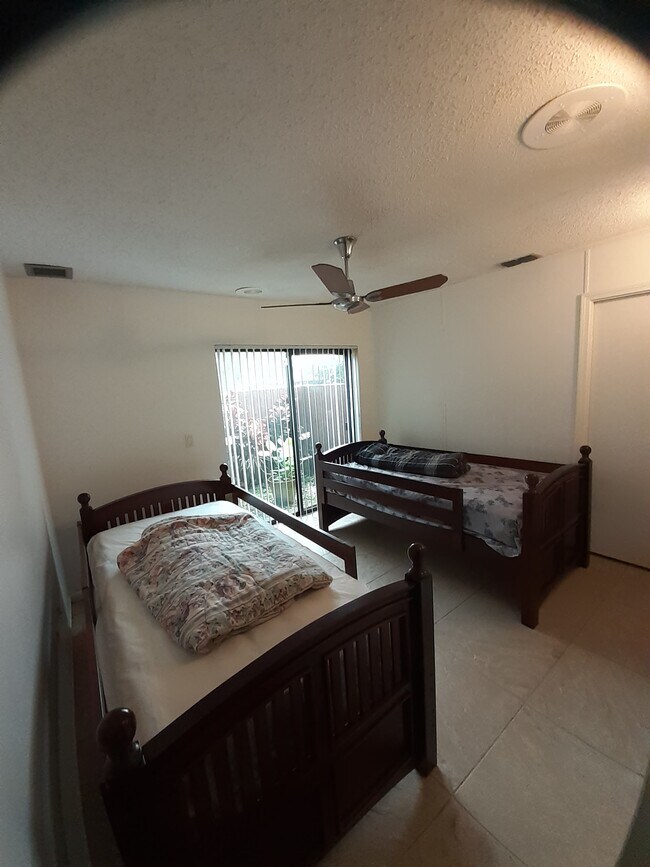 Foto del edificio - 2482 SE Drayton Rd