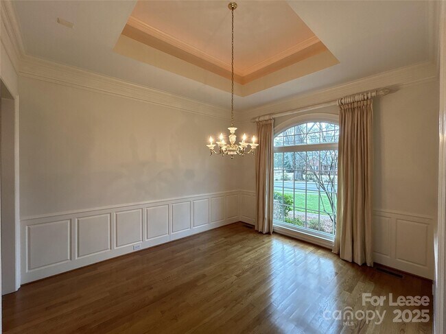 Foto del edificio - 2735 Sharon Rd