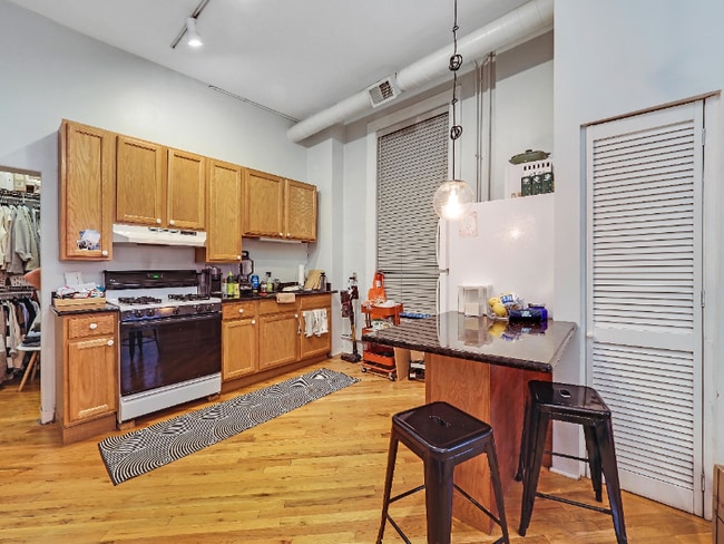 Building Photo - 1561 N Wells St