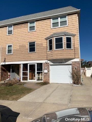 Foto principal - 15-75 216th St