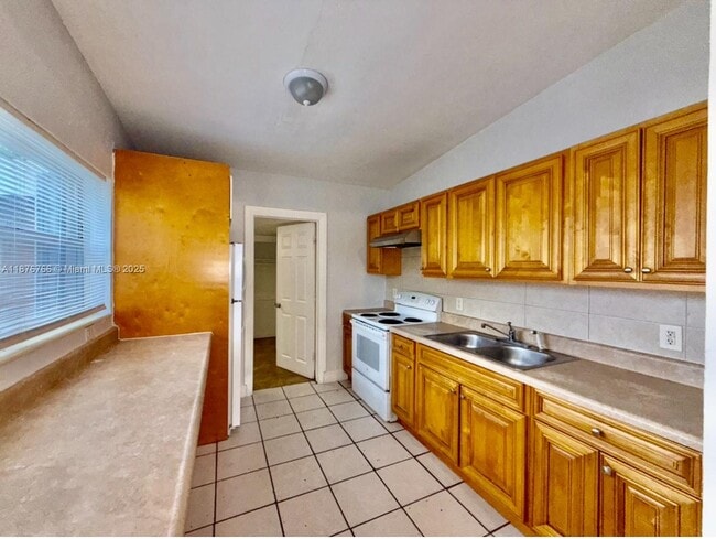 Foto del edificio - 824 NW 4th Ave
