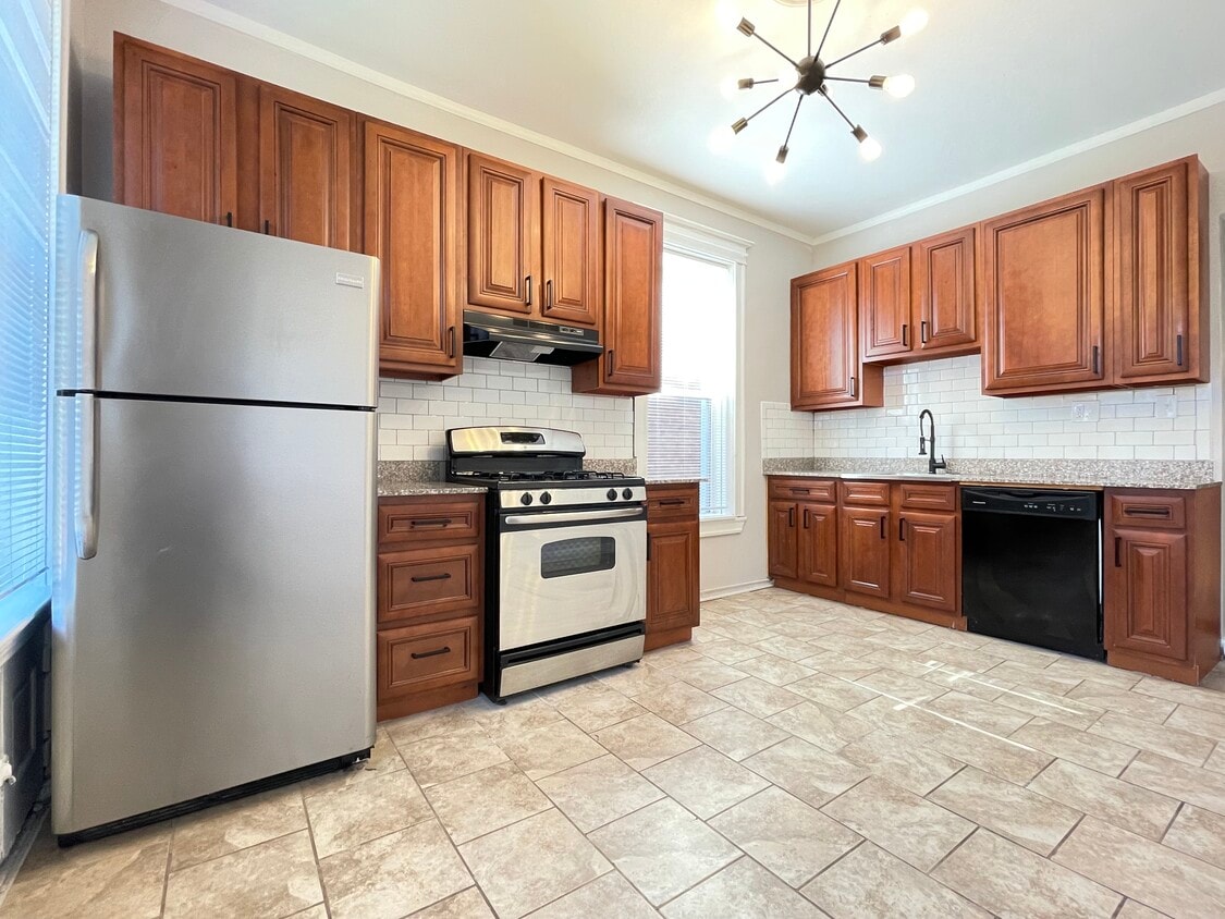 Primary Photo - 3401 Hartford St